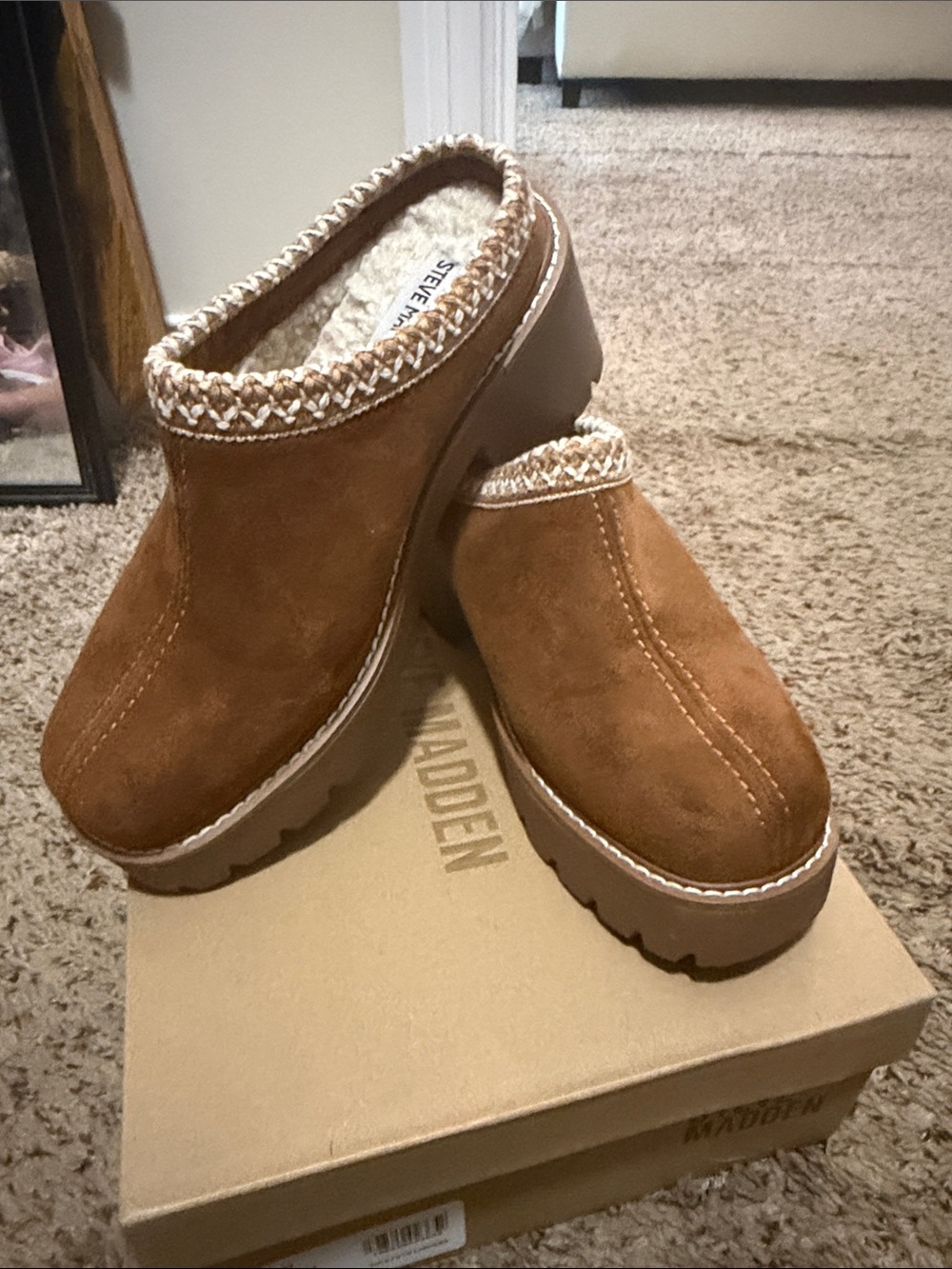 Steve Madden Brixtin Tan Suede Braided-Trim Sherpa Clog sz 8 like new